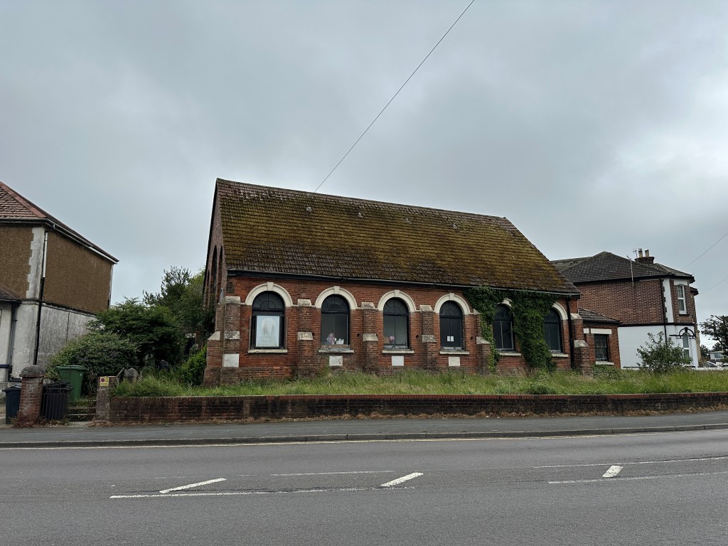 Lot: 24 - TWO DETACHED BUILDINGS WITH POTENTIAL - Side view from road